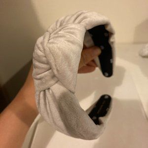 LELE SADOUGHI LIGHT GREY VELVET HEADBAND